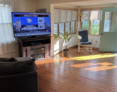 48 Lawrence Avenue - Photo Thumbnail 4
