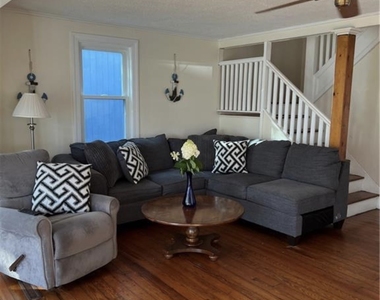 48 Lawrence Avenue - Photo Thumbnail 1