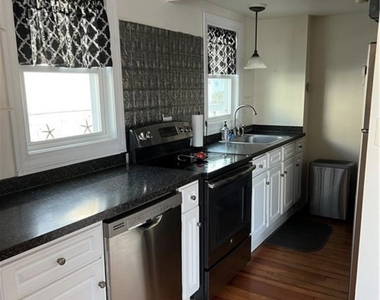 48 Lawrence Avenue - Photo Thumbnail 3