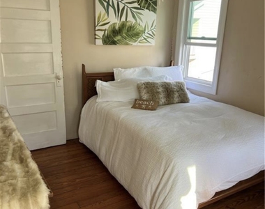 48 Lawrence Avenue - Photo Thumbnail 8