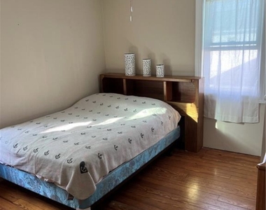 48 Lawrence Avenue - Photo Thumbnail 5