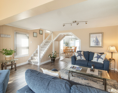 37 Lawrence Avenue - Photo Thumbnail 3