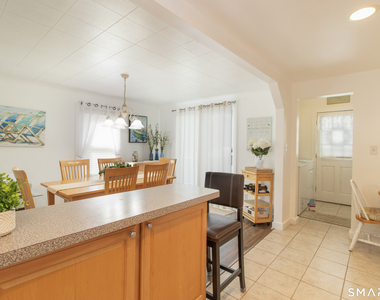 37 Lawrence Avenue - Photo Thumbnail 16