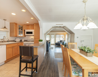 37 Lawrence Avenue - Photo Thumbnail 9
