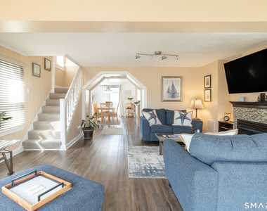 37 Lawrence Avenue - Photo Thumbnail 4