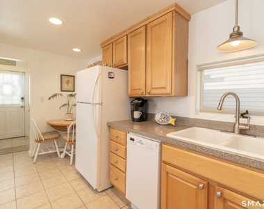 37 Lawrence Avenue - Photo Thumbnail 15