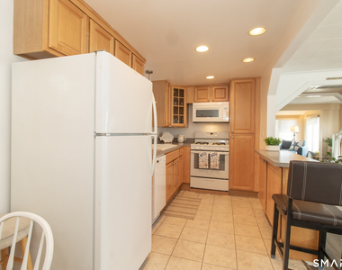 37 Lawrence Avenue - Photo Thumbnail 13