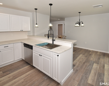 265 B Lincoln Street - Photo Thumbnail 4