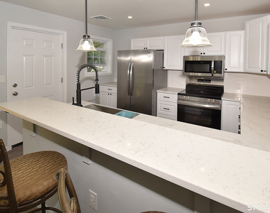 265 B Lincoln Street - Photo Thumbnail 2