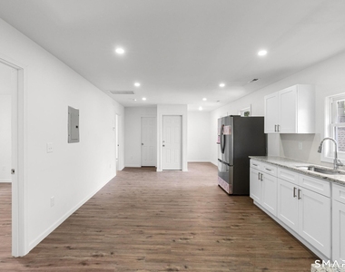 16 Arch Street - Photo Thumbnail 3