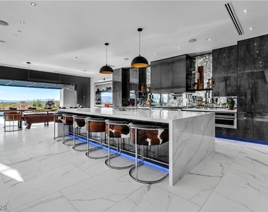 3266 S Spring Mountain Boulevard - Photo Thumbnail 15