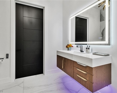 3266 S Spring Mountain Boulevard - Photo Thumbnail 22