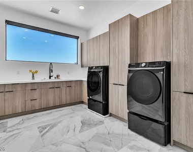 3266 S Spring Mountain Boulevard - Photo Thumbnail 38