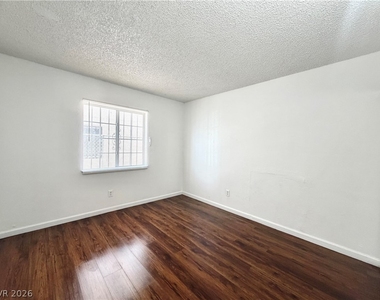 3427 E Cheyenne Avenue - Photo Thumbnail 15
