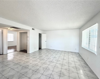 3427 E Cheyenne Avenue - Photo Thumbnail 9