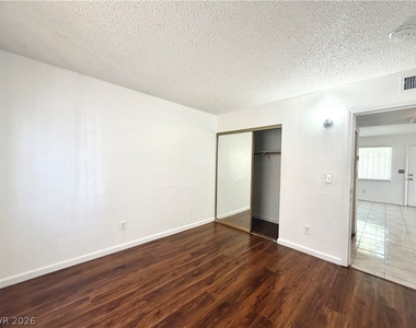 3427 E Cheyenne Avenue - Photo Thumbnail 16