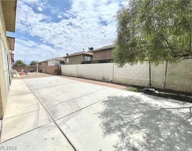 3427 E Cheyenne Avenue - Photo Thumbnail 4