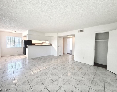 3427 E Cheyenne Avenue - Photo Thumbnail 6