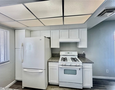 1405 Vegas Valley Drive - Photo Thumbnail 16
