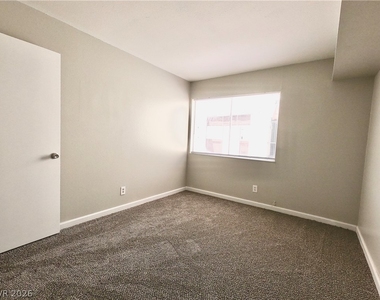 1405 Vegas Valley Drive - Photo Thumbnail 11