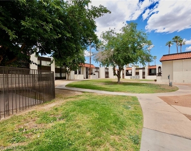 1405 Vegas Valley Drive - Photo Thumbnail 31