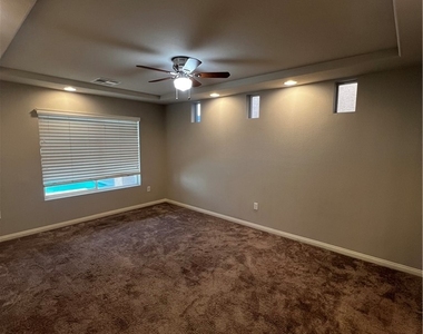 5784 Brimstone Hill Avenue - Photo Thumbnail 20