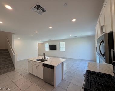 2562 Ofanto Street - Photo Thumbnail 4