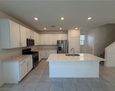 2562 Ofanto Street - Photo Thumbnail 3