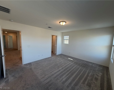 2562 Ofanto Street - Photo Thumbnail 7