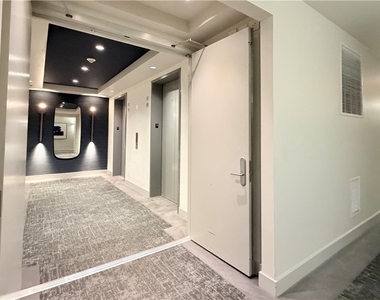 4575 Dean Martin Drive - Photo Thumbnail 10