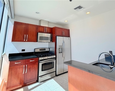 4575 Dean Martin Drive - Photo Thumbnail 18