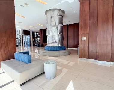 4575 Dean Martin Drive - Photo Thumbnail 5