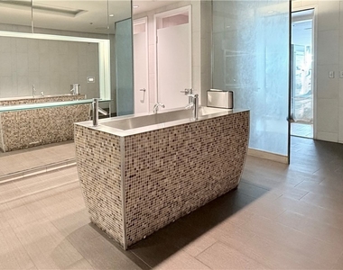 4575 Dean Martin Drive - Photo Thumbnail 13