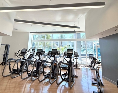 4575 Dean Martin Drive - Photo Thumbnail 7