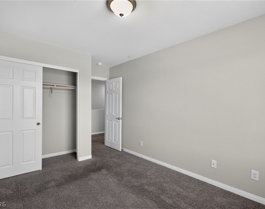 371 Scarlet Pine Court - Photo Thumbnail 17