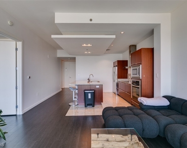 4471 Dean Martin Drive - Photo Thumbnail 12
