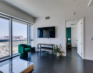 4471 Dean Martin Drive - Photo Thumbnail 7