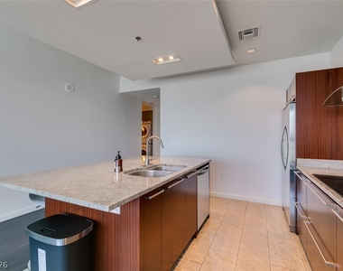 4471 Dean Martin Drive - Photo Thumbnail 15
