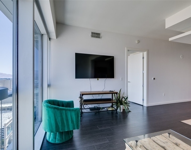 4471 Dean Martin Drive - Photo Thumbnail 14