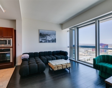 4471 Dean Martin Drive - Photo Thumbnail 4