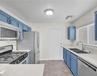 3538 Casa Real Way - Photo Thumbnail 16
