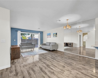 3538 Casa Real Way - Photo Thumbnail 6