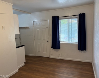 2125 Elm Avenue - Photo Thumbnail 3