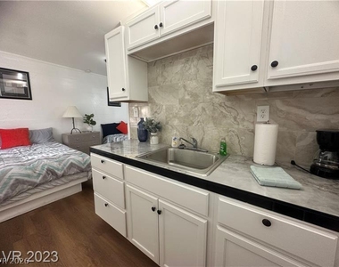 2125 Elm Avenue - Photo Thumbnail 1