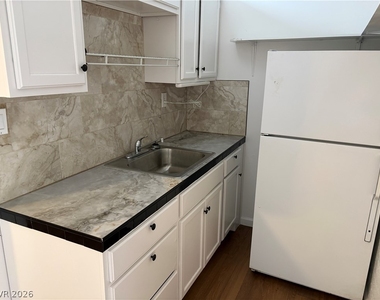 2125 Elm Avenue - Photo Thumbnail 2