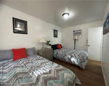 2125 Elm Avenue - Photo Thumbnail 2