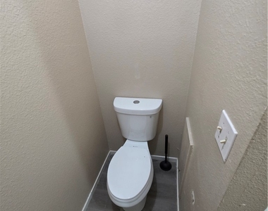 3009 Saint George Street - Photo Thumbnail 46