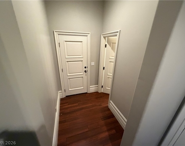 469 Via Palermo Drive - Photo Thumbnail 29