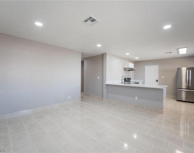 5279 Vicksburg Avenue - Photo Thumbnail 7