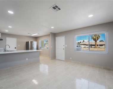 5279 Vicksburg Avenue - Photo Thumbnail 8